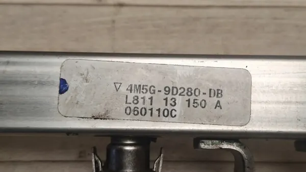 Ford OE 4M5G-9D280-DB Gebruikte inspuitrail image 4