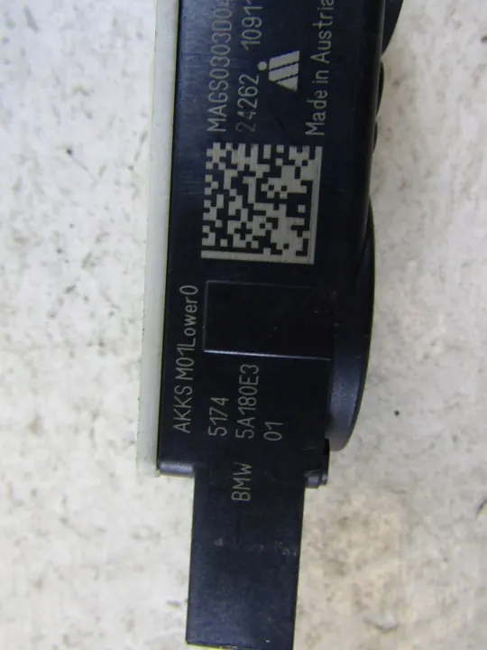 BMW X3 G01 motorrullgardin OEM 5A180E3 image 8