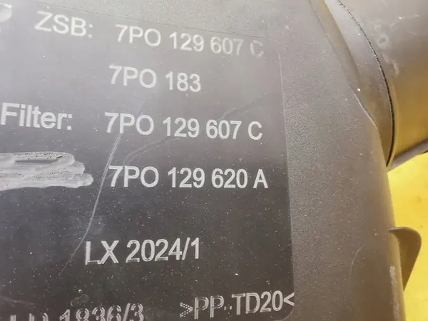 Volkswagen Ilmansuodattimen kotelo 7P0129607C image 9