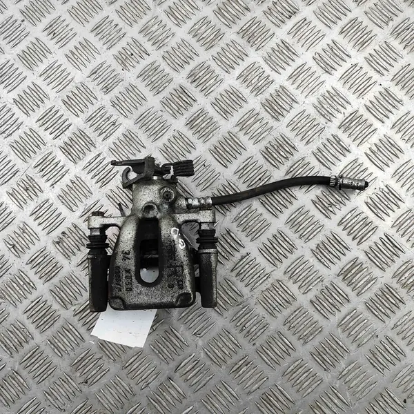 Mitsubishi Colt 2006 Rechte Hinterradbremse OEM 4605A074 image 5