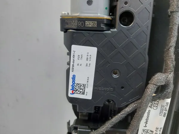 Audi Q8 E-TRON Panoramakatto OEM 83a877041a image 6