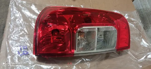 Höger baklykta Nissan Navara D23 image 2