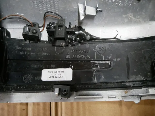 OEM 2129067301 Couvre-rétroviseur droit avec clignotant image 4