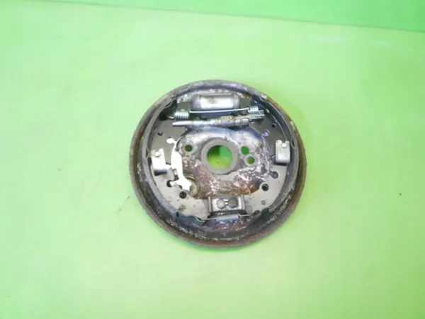 Plaque d'ancrage droite arrière OEM OPEL CORSA D - Tambour image 2