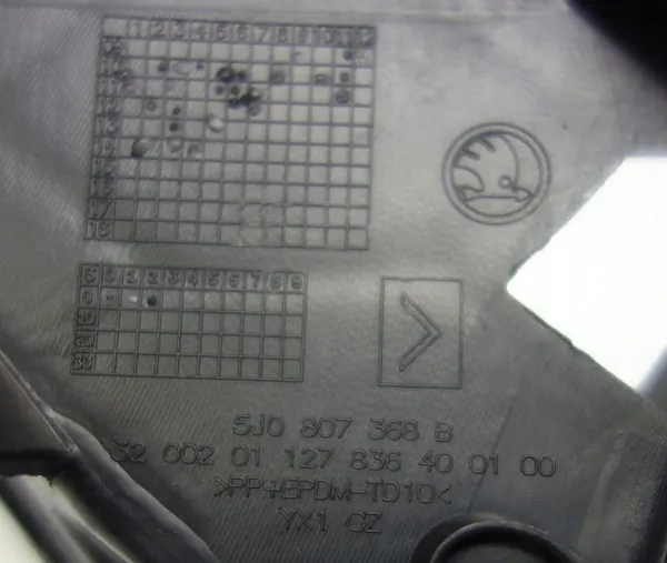 Griglia faro antinebbia destro SKODA FABIA 2 RS OEM image 6