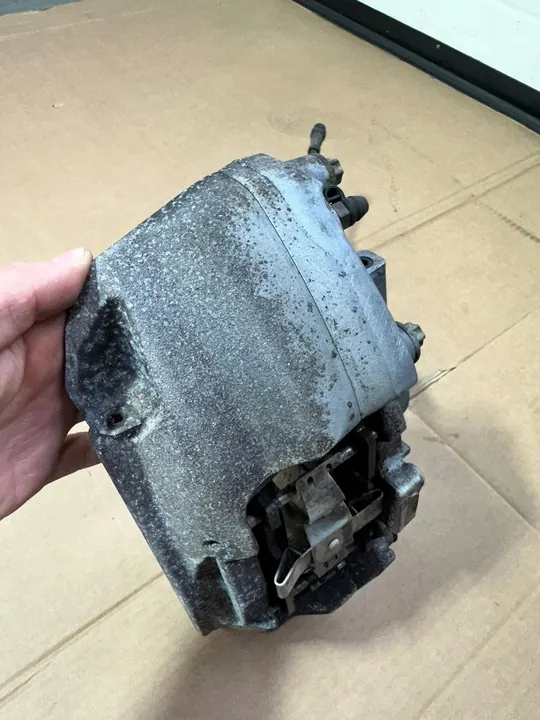 Vasen etujarrusatula Mercedes C-luokka W205 AMG 342mm image 10