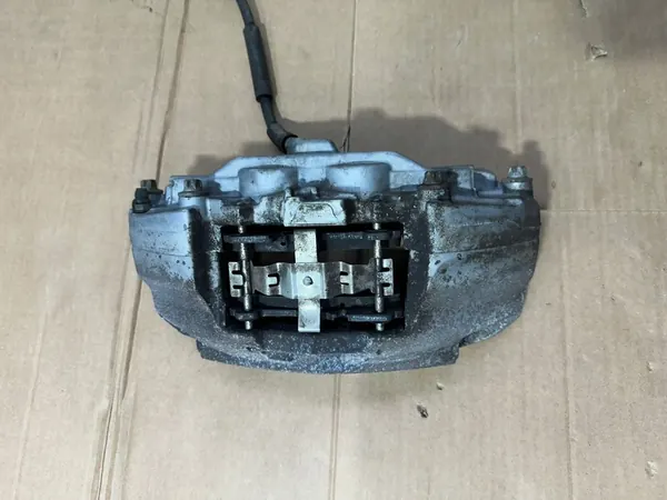 Vasen etujarrusatula Mercedes C-luokka W205 AMG 342mm image 2