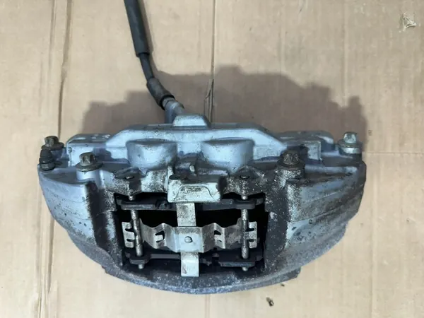 Vasen etujarrusatula Mercedes C-luokka W205 AMG 342mm image 3