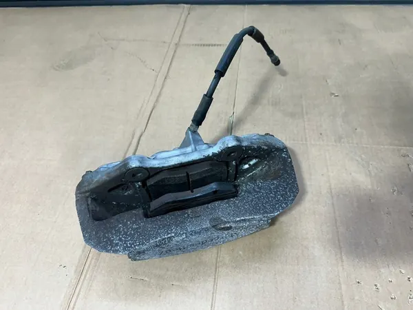 Vasen etujarrusatula Mercedes C-luokka W205 AMG 342mm image 7