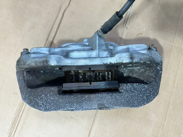 Vasen etujarrusatula Mercedes C-luokka W205 AMG 342mm image 8