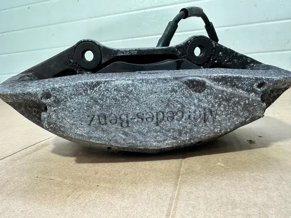 Vasen etujarrusatula Mercedes C-luokka W205 AMG 342mm image 9