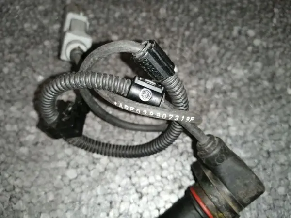 Krukassensor OEM 038907319F VW Golf image 3