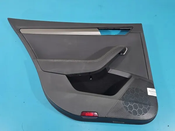 Vänster Bakdörrspanel OEM 3V9867023CK Skoda Superb III image 2