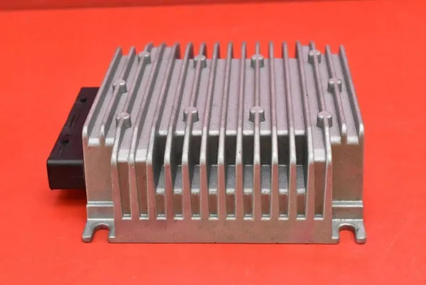 TESLA S ÄÄNIVAHVISTIN 1004833-10-A image 3