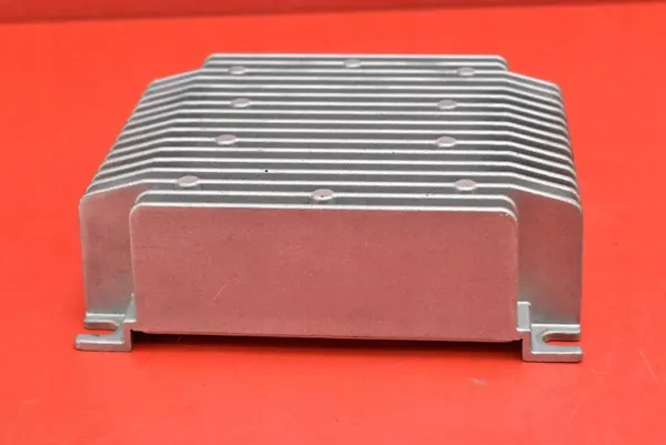 TESLA S ÄÄNIVAHVISTIN 1004833-10-A image 4