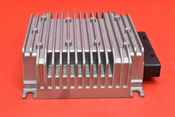 TESLA S ÄÄNIVAHVISTIN 1004833-10-A image 5