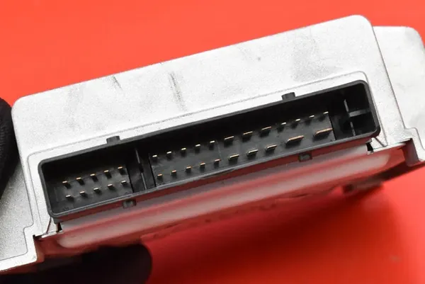 TESLA S ÄÄNIVAHVISTIN 1004833-10-A image 7