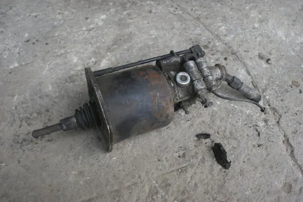 Actuateur d'embrayage OEM 9700512090 Renault Magnum image 3
