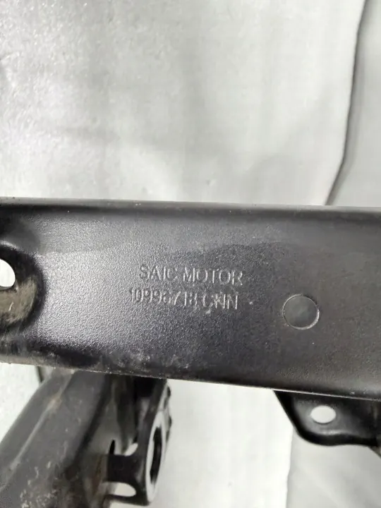 Viga do para-choques dianteiro MG4 OEM 10993002 - Usado image 7
