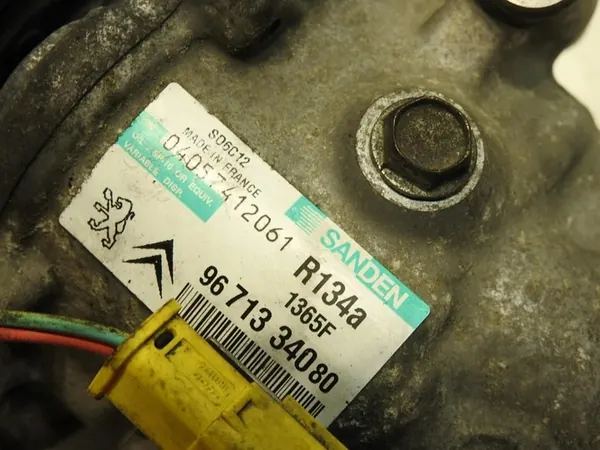 Compresseur de climatisation Peugeot 308 2.0 HDI OEM 9671334080 image 6