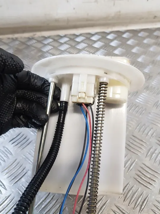 TOYOTA YARIS II 1.3 Brandstofpomp Drijver 77020-0D081 image 7