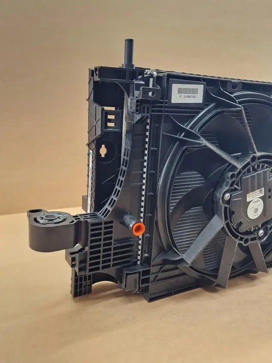 Conjunto de ventilador de refrigeración Volvo XC40 C40 EC40 EX40 Polestar 2 image 2