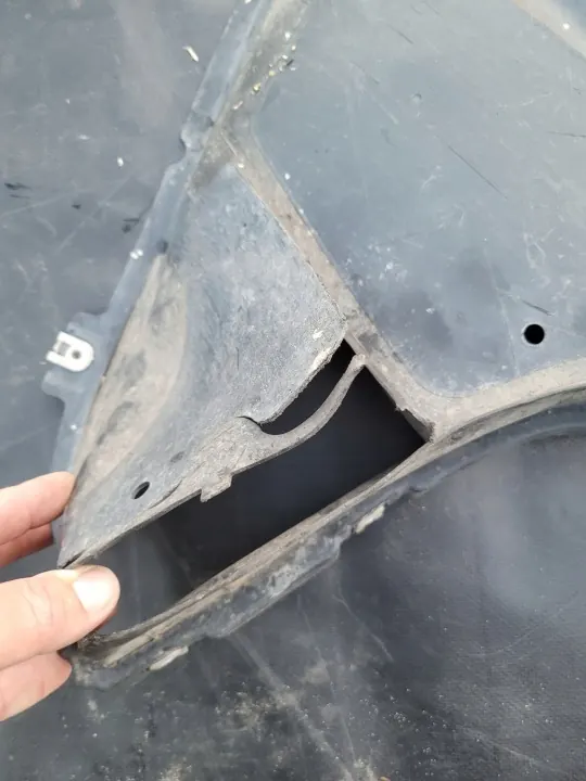 BMW 5 G30/G31 Oikea etulokasuoja OEM 51718060032 image 3
