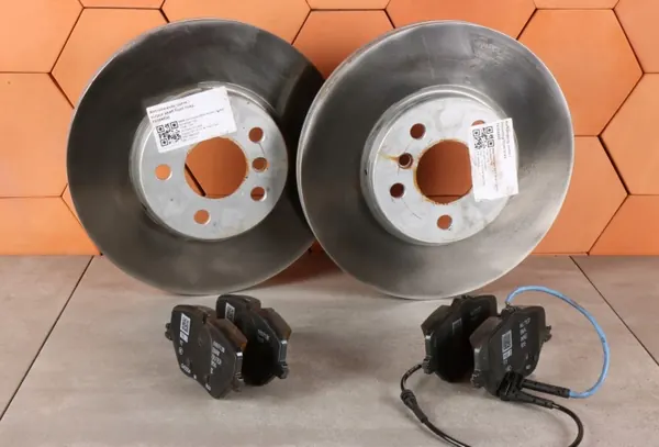 Disques et plaquettes avant OEM 6891079 pour BMW image 3