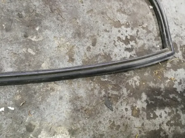 BMW E21 bakruts tätning OEM 783 - Begagnad image 3