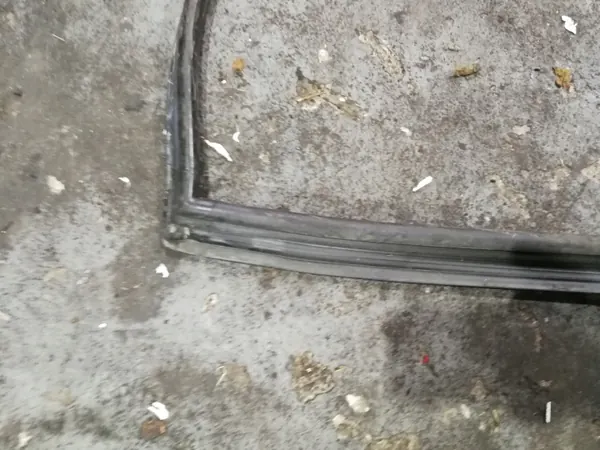 BMW E21 bakruts tätning OEM 783 - Begagnad image 7