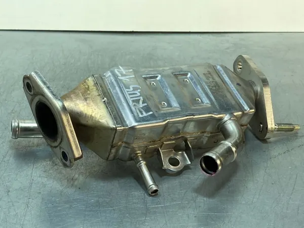 Refroidisseur EGR Toyota Prius 2019 OEM 2560137020F image 3