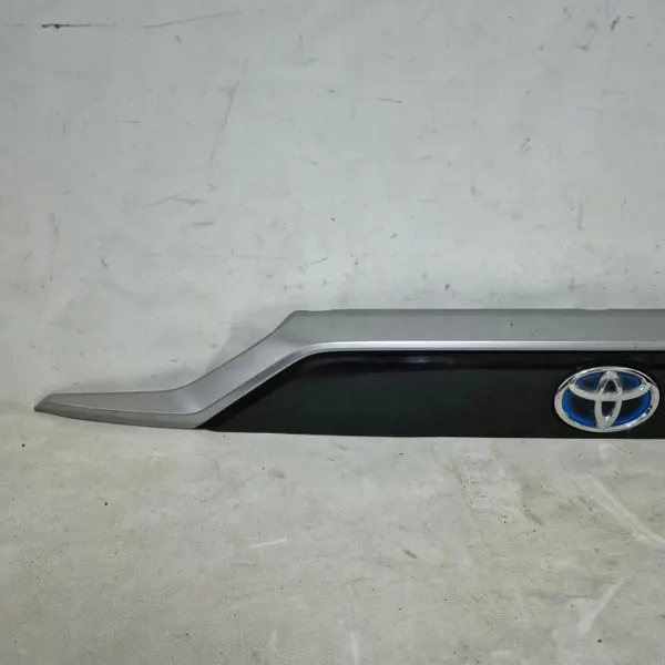 OEM 76801-42240 Garniture Hayon pour Toyota RAV4 V image 3