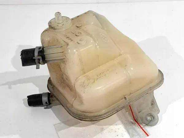 Kylvätskebehållare OEM LORK-63-135653 för Toyota Corolla image 3
