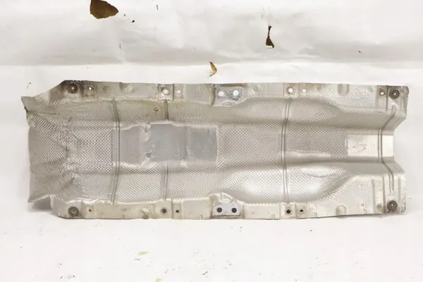 Escudo térmico VW Caddy 2K5 OEM 2K0825671D image 3