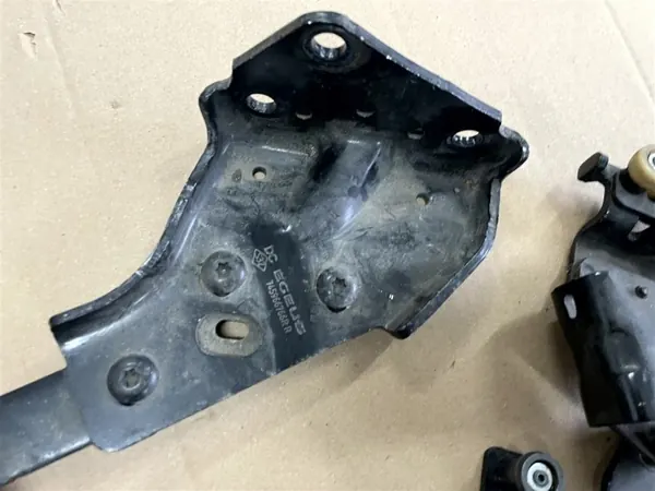 Conjunto roletes guia porta corrediça direita OEM 745966766R image 3