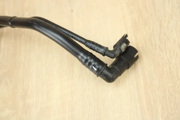Tuyau de remplissage AdBlue OEM 4G0131963D Audi A6 C7 image 3