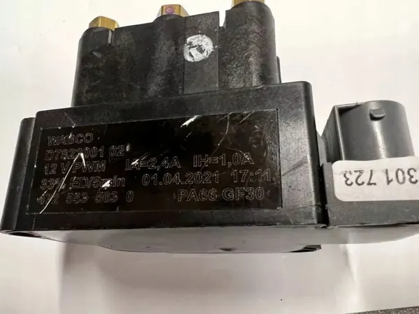 Válvula Distribuidora Wabco OEM 4725535630 - Usada image 4