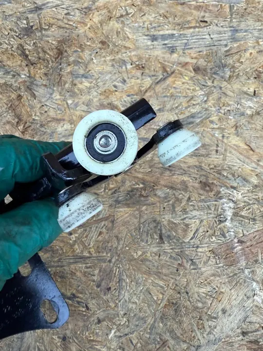 Nedre guide skjutdörr Volkswagen Caddy 2K0843398B image 3