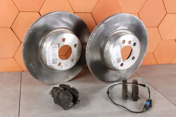 OEM 6860907 Framhjulsbromsskivor & Belägg Set 330x24mm image 2