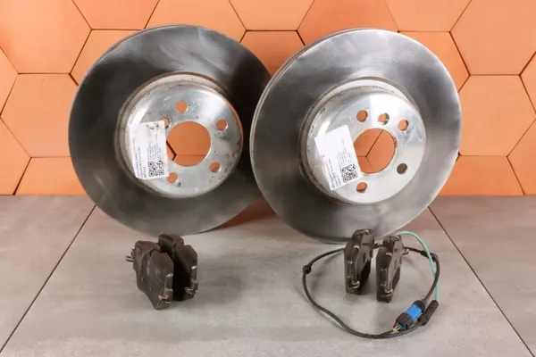 OEM 6860907 Framhjulsbromsskivor & Belägg Set 330x24mm image 3