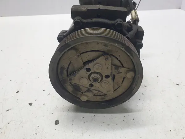 Compressore aria condizionata Dacia Logan I 1.5 DCI OEM image 3