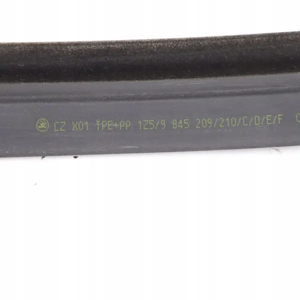 Skoda Octavia II Takaluukun tiiviste vasen 1Z5845209D image 10