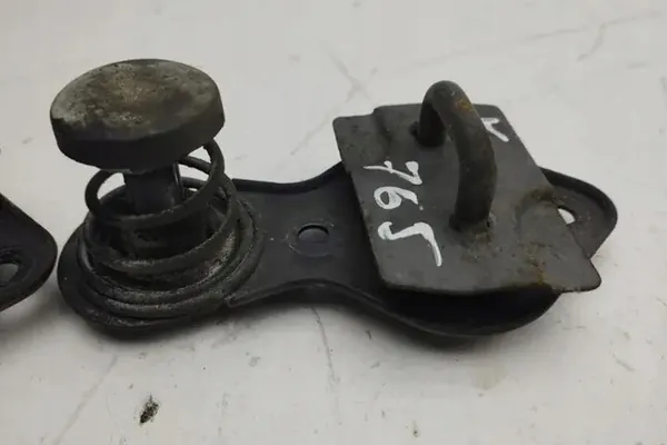 Mercedes-Benz M (W164) Mask Safety Catch A2038800460 image 2