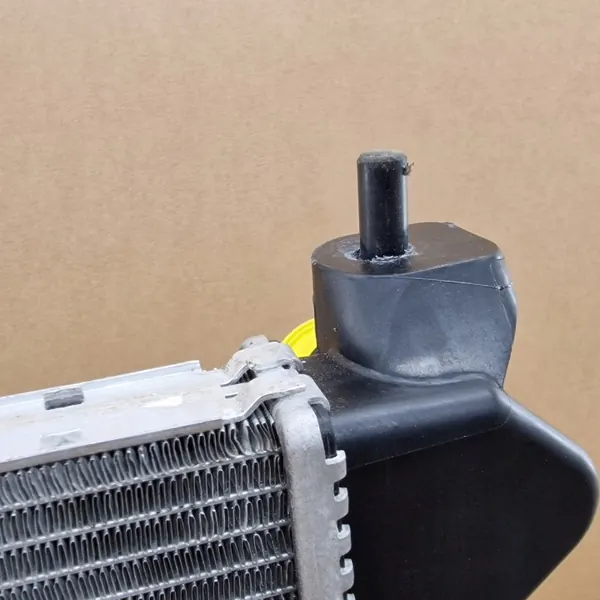 Radiateur d'eau OEM 7%S0C 214106681R pour Renault image 4