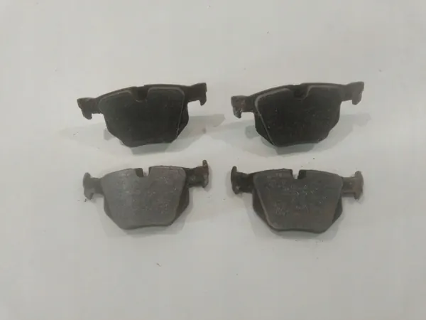 Bromsbelägg bak BMW OE 34216775678 Begagnad image 2