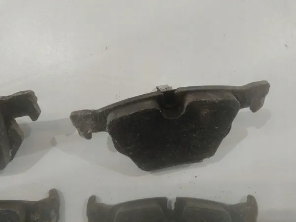 Bromsbelägg bak BMW OE 34216775678 Begagnad image 3