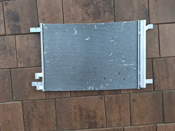 Radiateur AC VW Golf 7 OEM 5Q0816411BD - Occasion image 3
