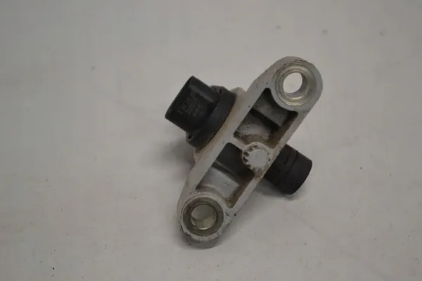 Kampiakselin anturi Volvo XC60 I 2.4 D5 AUTOMAT OE 31303937 image 2