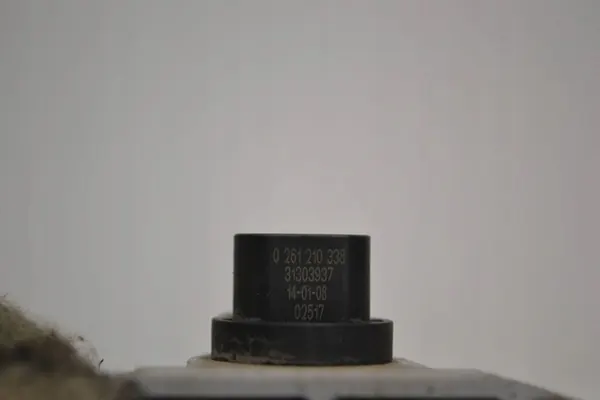 Kampiakselin anturi Volvo XC60 I 2.4 D5 AUTOMAT OE 31303937 image 3