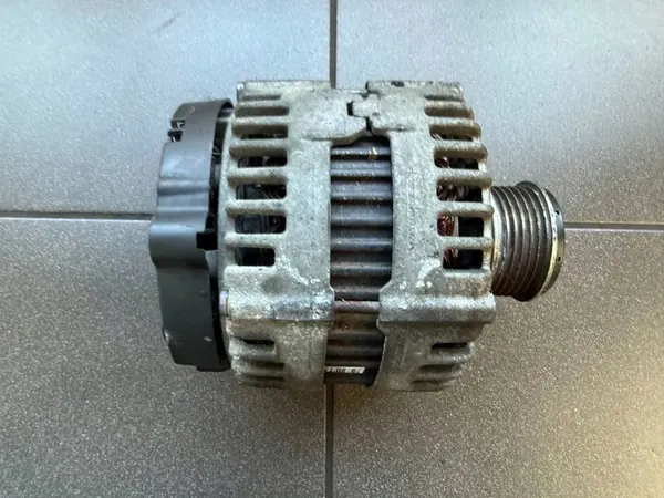 ALTERNATOR AUDI A3 1.6 TDI 03L903023 image 2